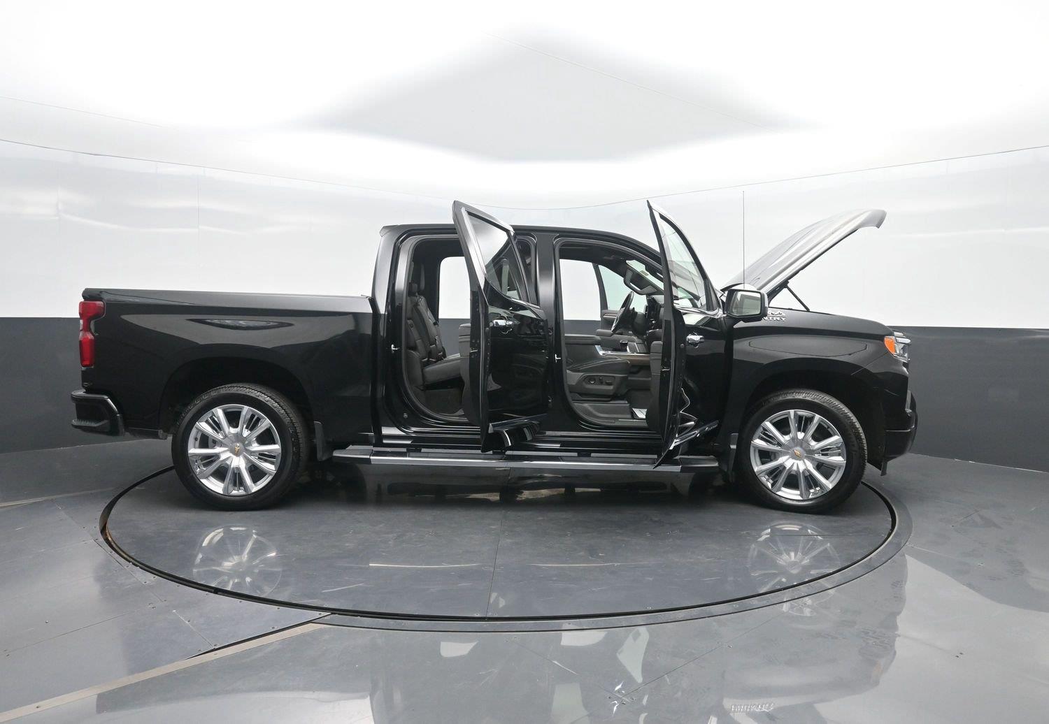 Used 2025 Black Chevrolet High Country image 55