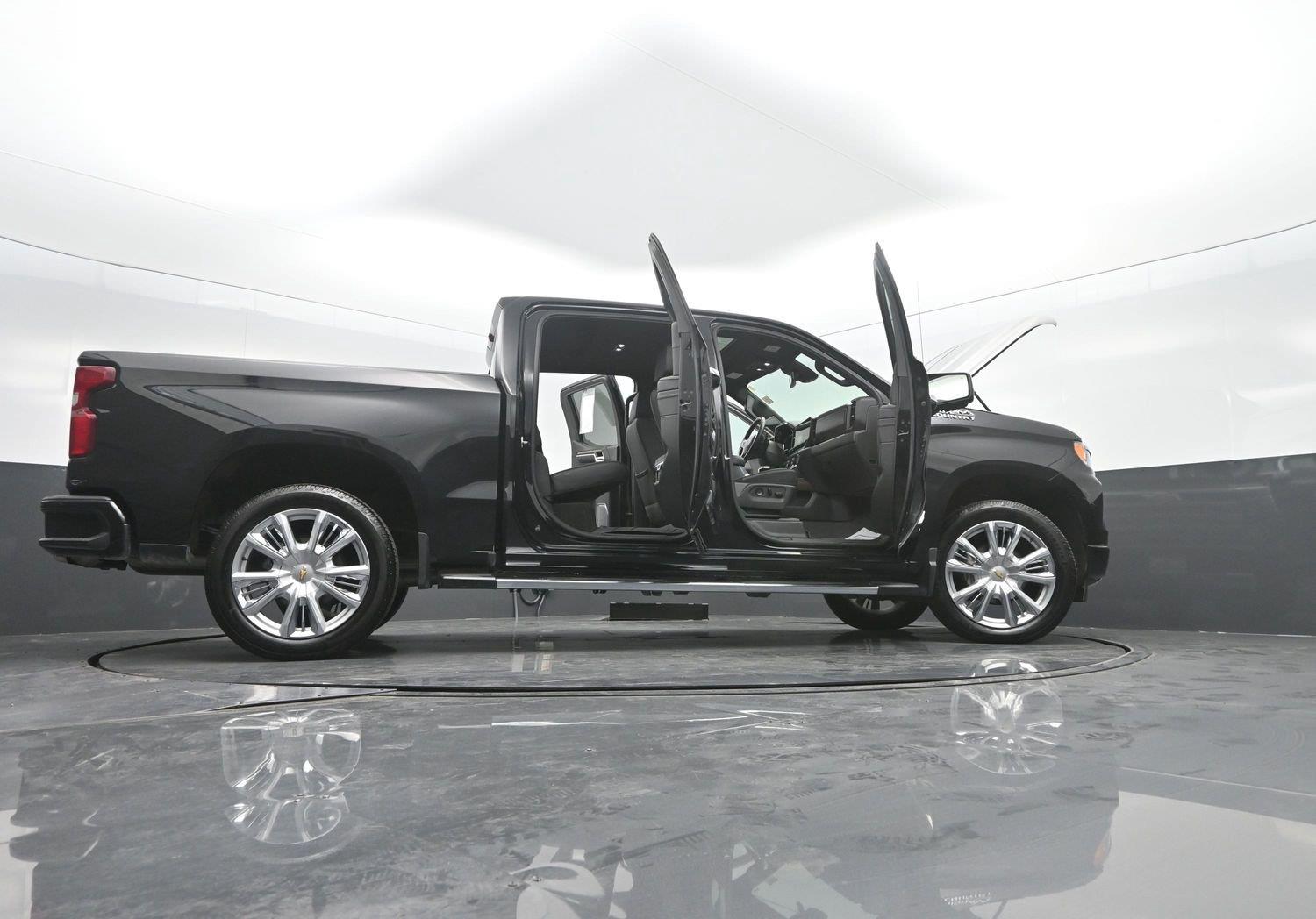 Used 2025 Black Chevrolet High Country image 59