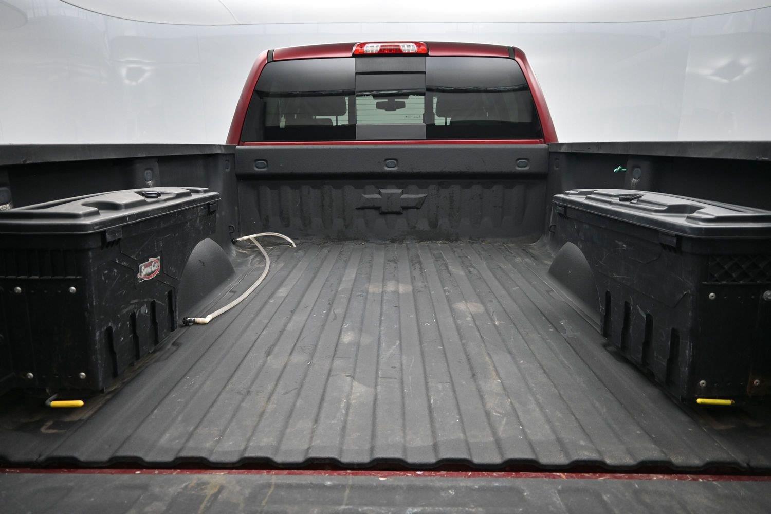 Used 2017 Siren Red Tintcoat Chevrolet LTZ image 17