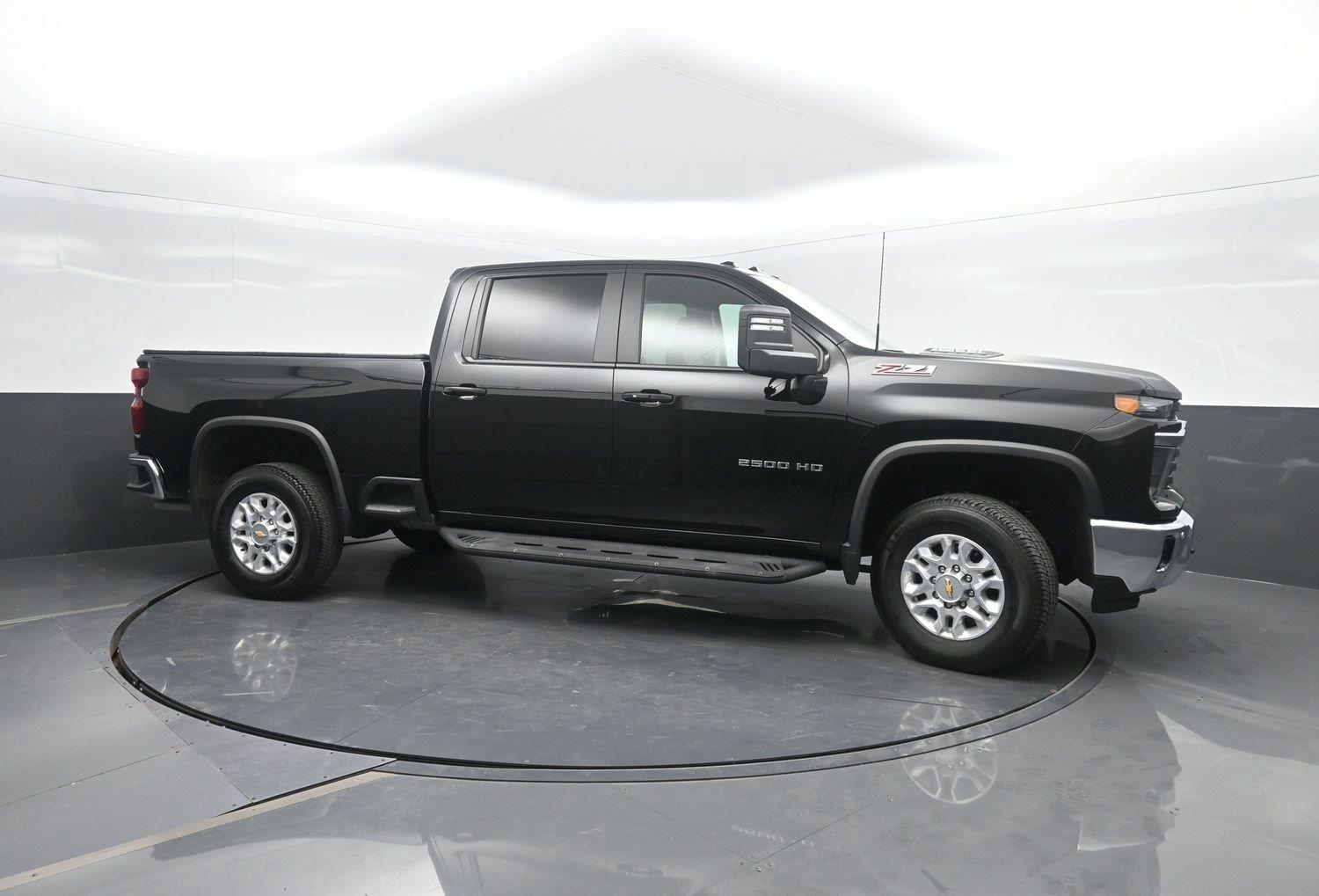Used 2026 Black Chevrolet LT image 4