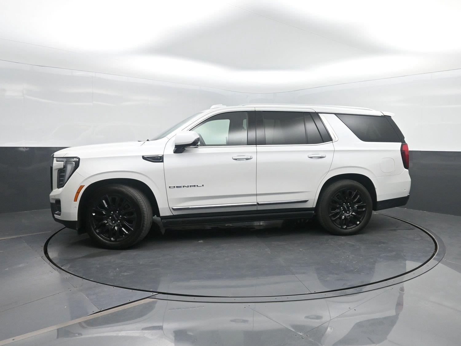 White Frost Tricoat 2025 GMC Yukon SUV / Crossover Four-Wheel Drive Automatic