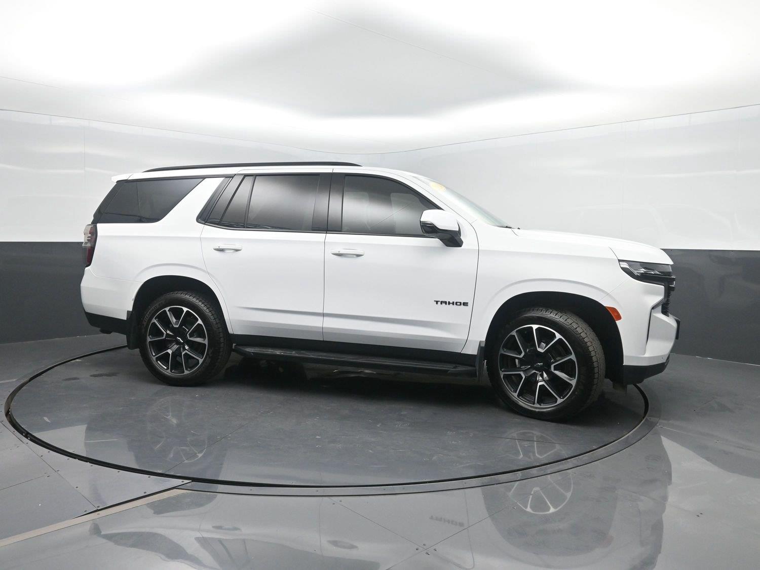 Used 2024 Summit White Chevrolet RST image 3