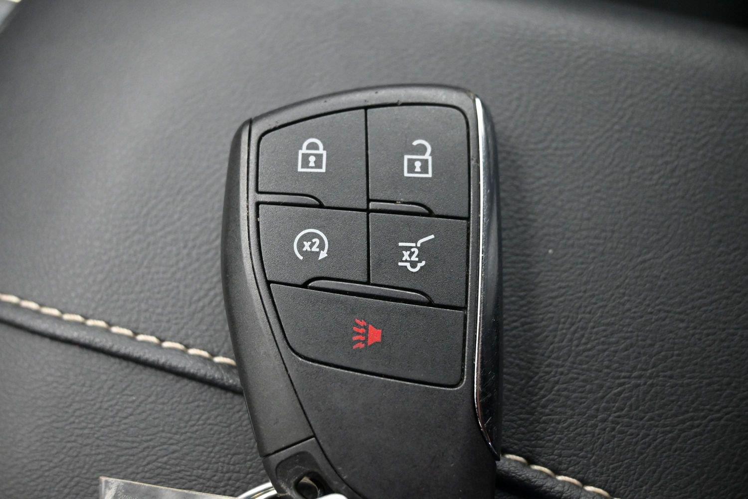 Used 2026 Summit White GMC AWD Elevation image 36
