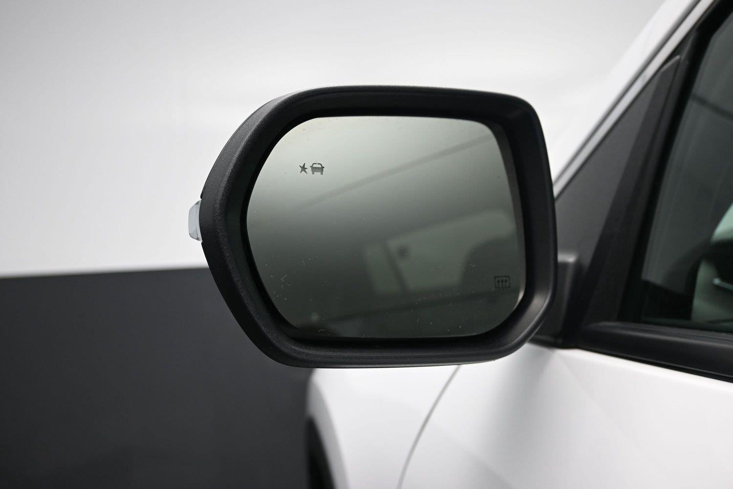 Used 2026 Summit White GMC AWD Elevation image 22