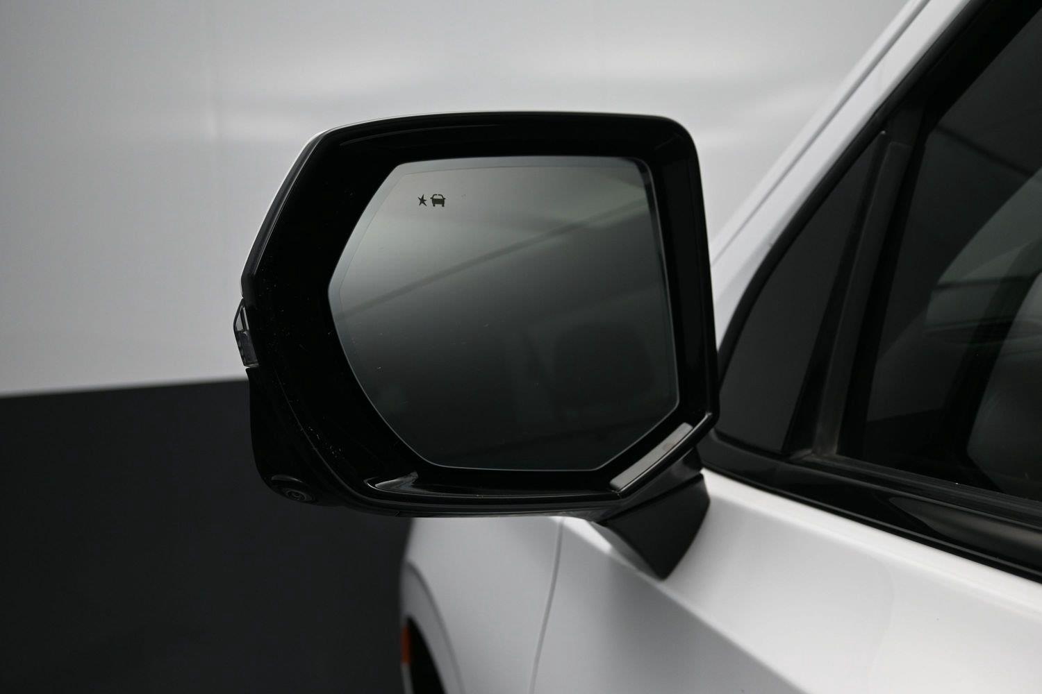Used 2024 Summit White Chevrolet RST image 22
