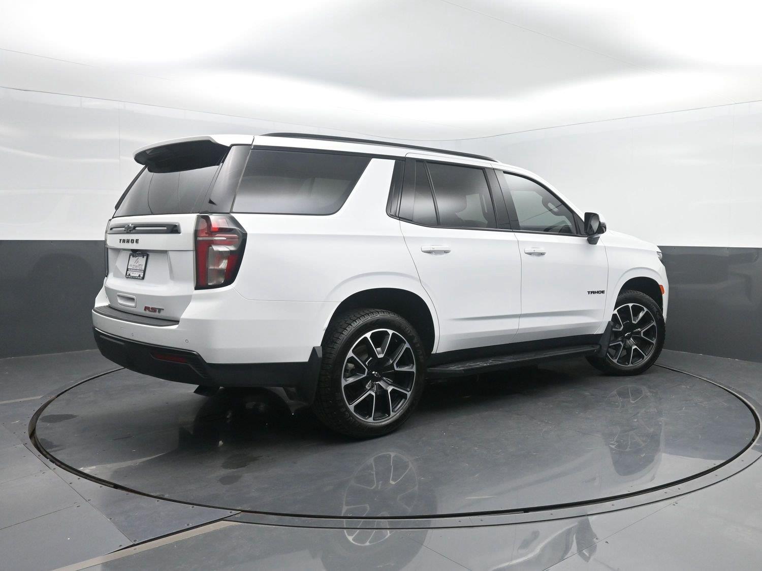 Used 2024 Summit White Chevrolet RST image 2
