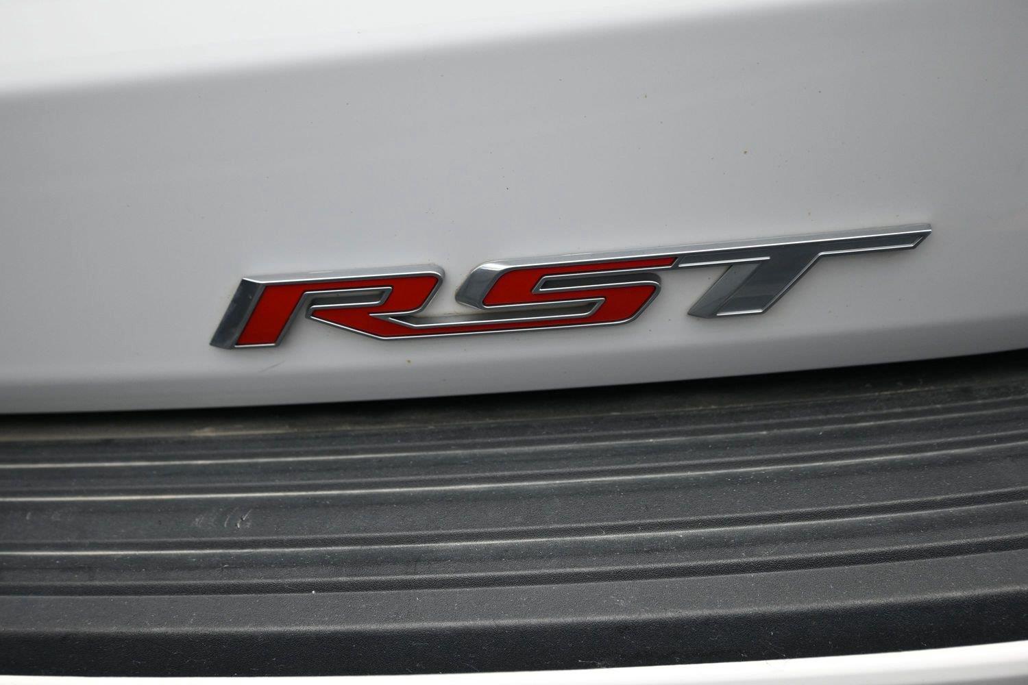 Used 2024 Summit White Chevrolet RST image 18