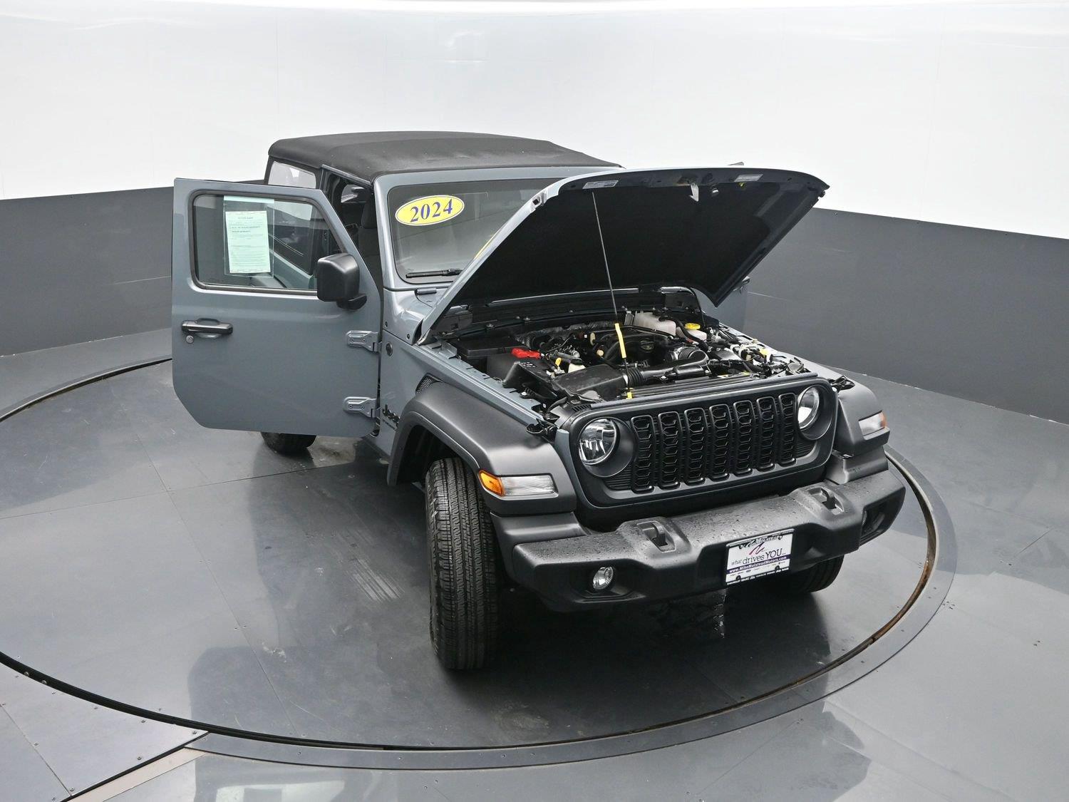 Used 2024 Anvil Clear Coat Jeep Sport image 37