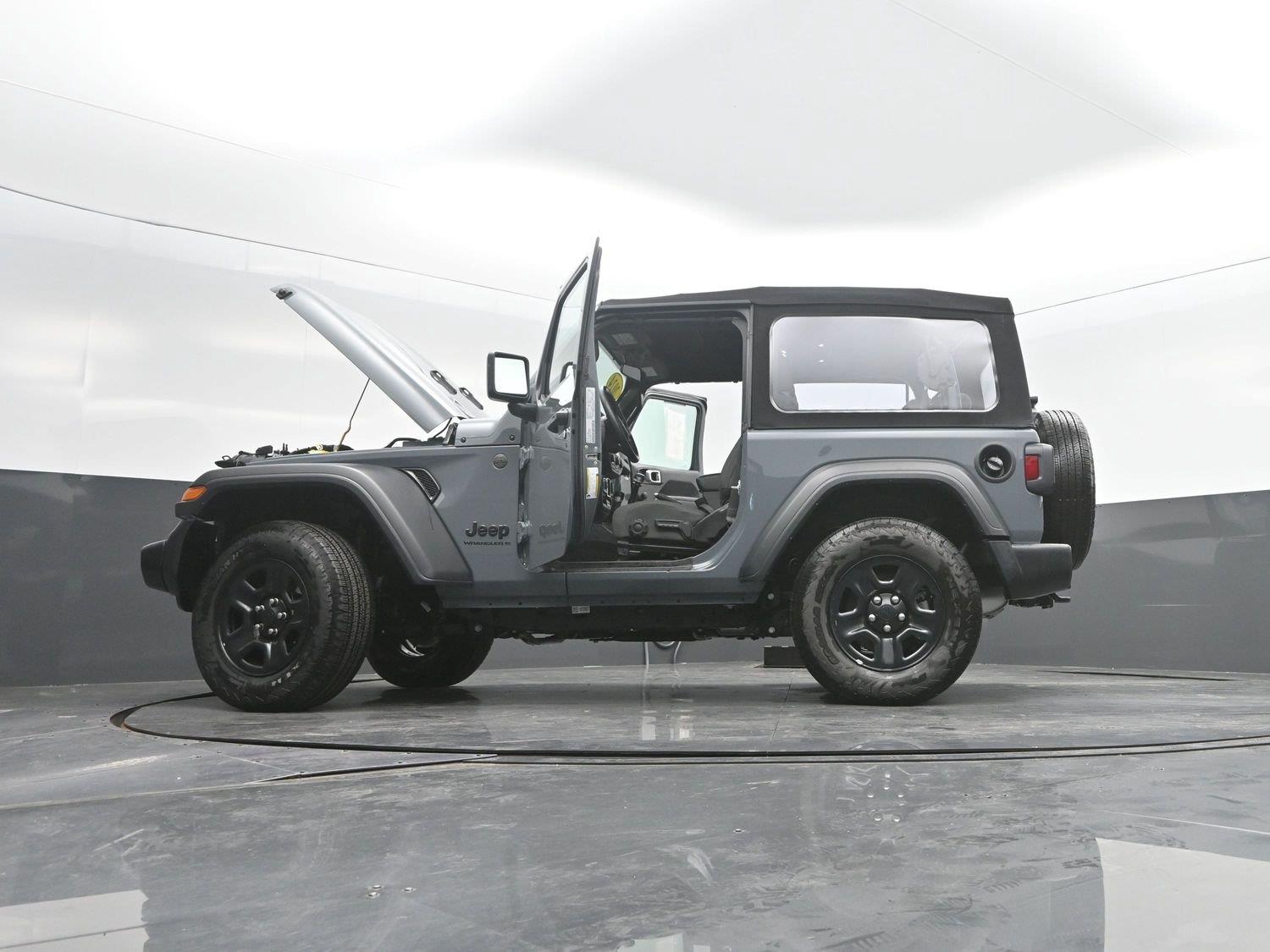 Used 2024 Anvil Clear Coat Jeep Sport image 42