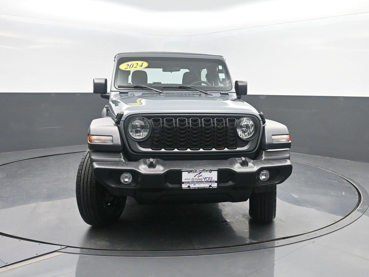 Used 2024 Anvil Clear Coat Jeep Sport image 34