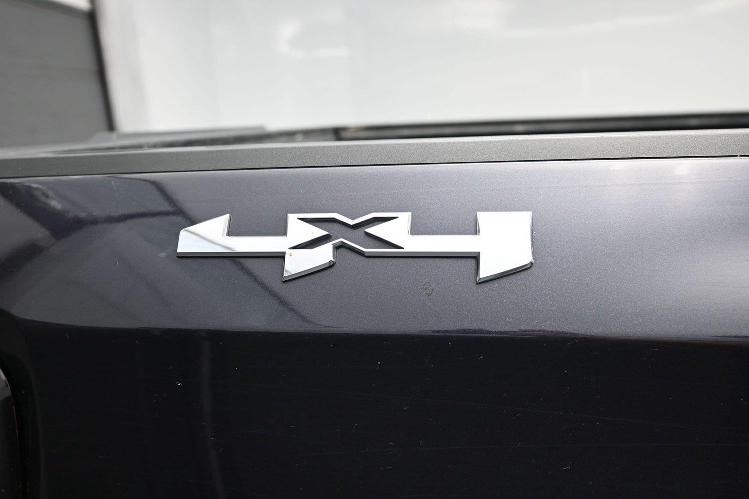 Used 2024 Titanium Rush Metallic GMC SLT image 17
