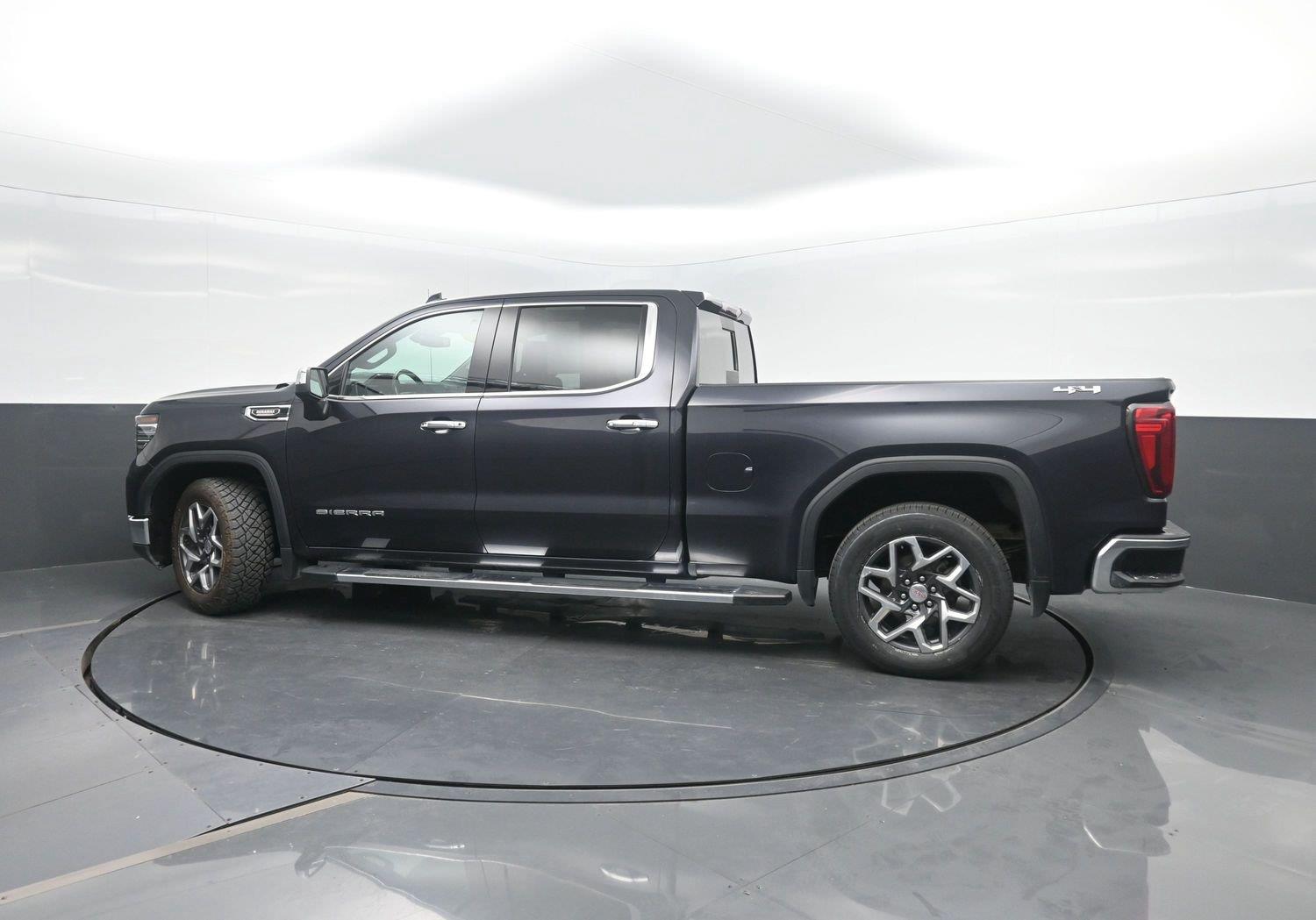 Used 2024 Titanium Rush Metallic GMC SLT image 47