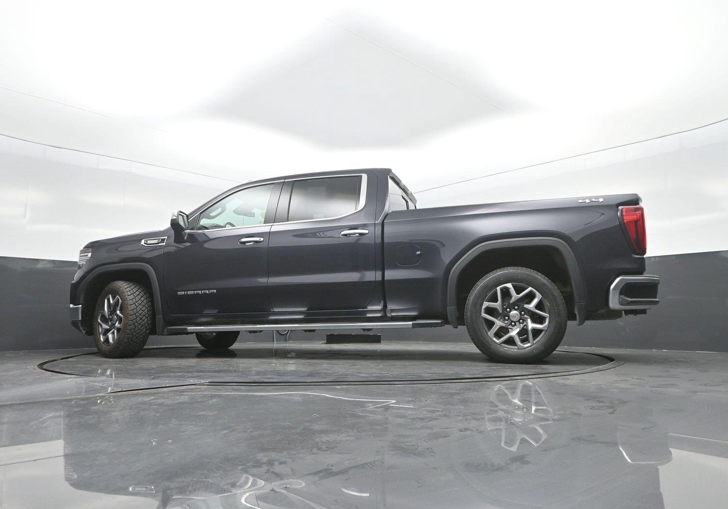 Used 2024 Titanium Rush Metallic GMC SLT image 40