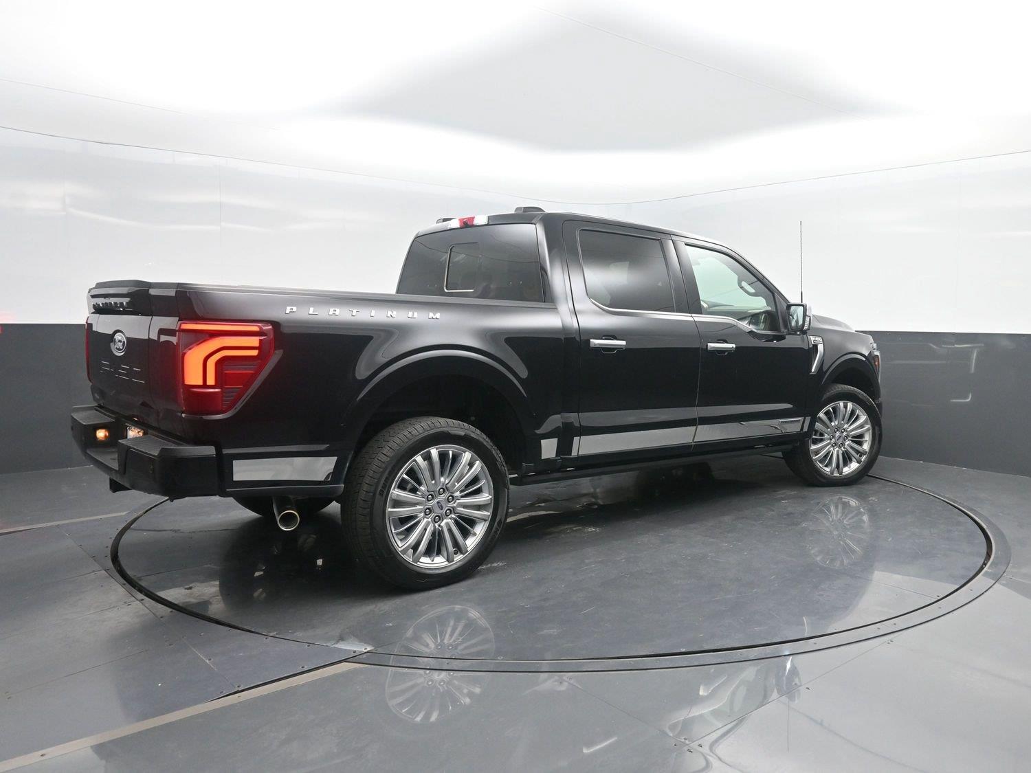 Used 2025 Agate Black Ford Platinum image 2