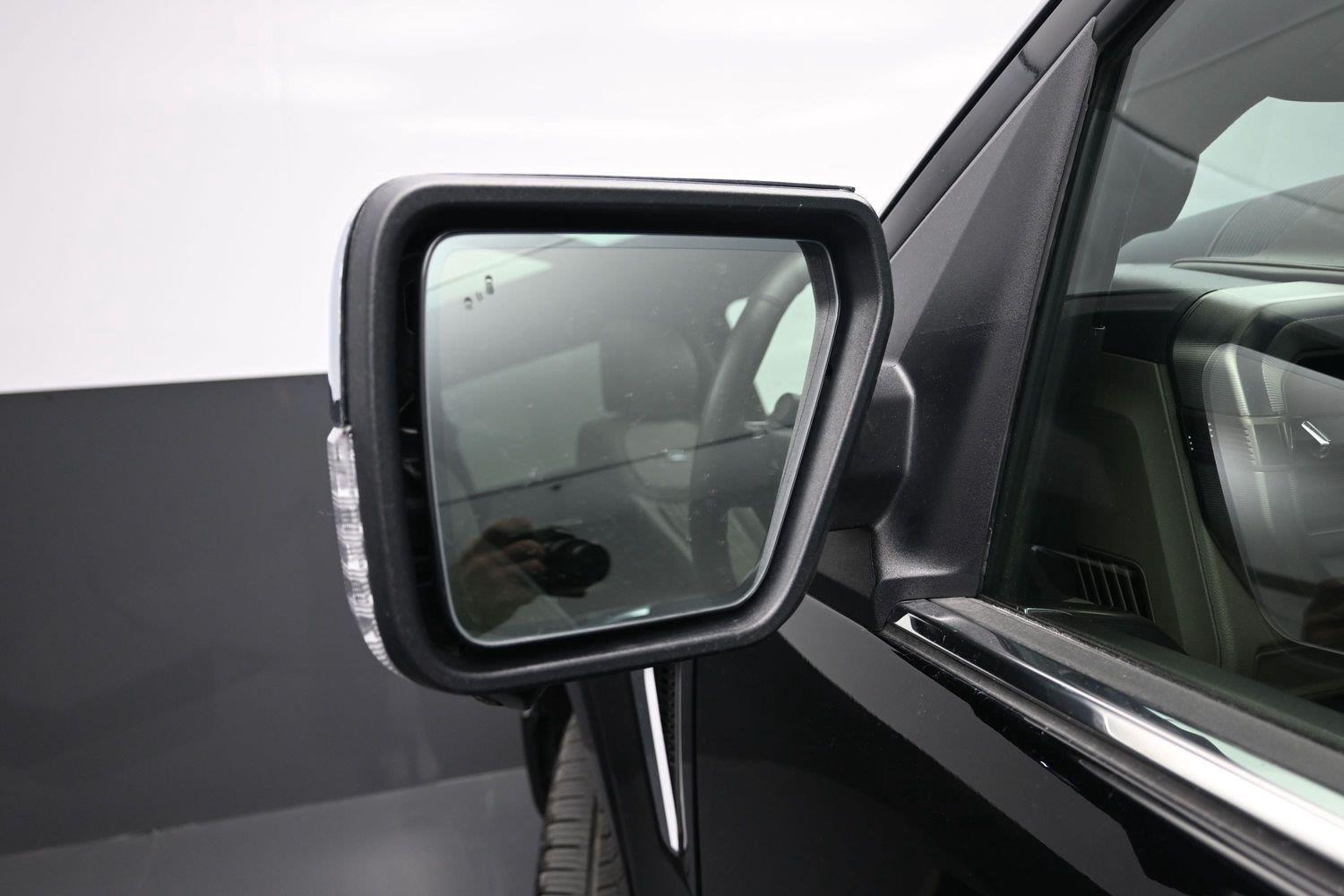 Used 2025 Agate Black Ford Platinum image 24