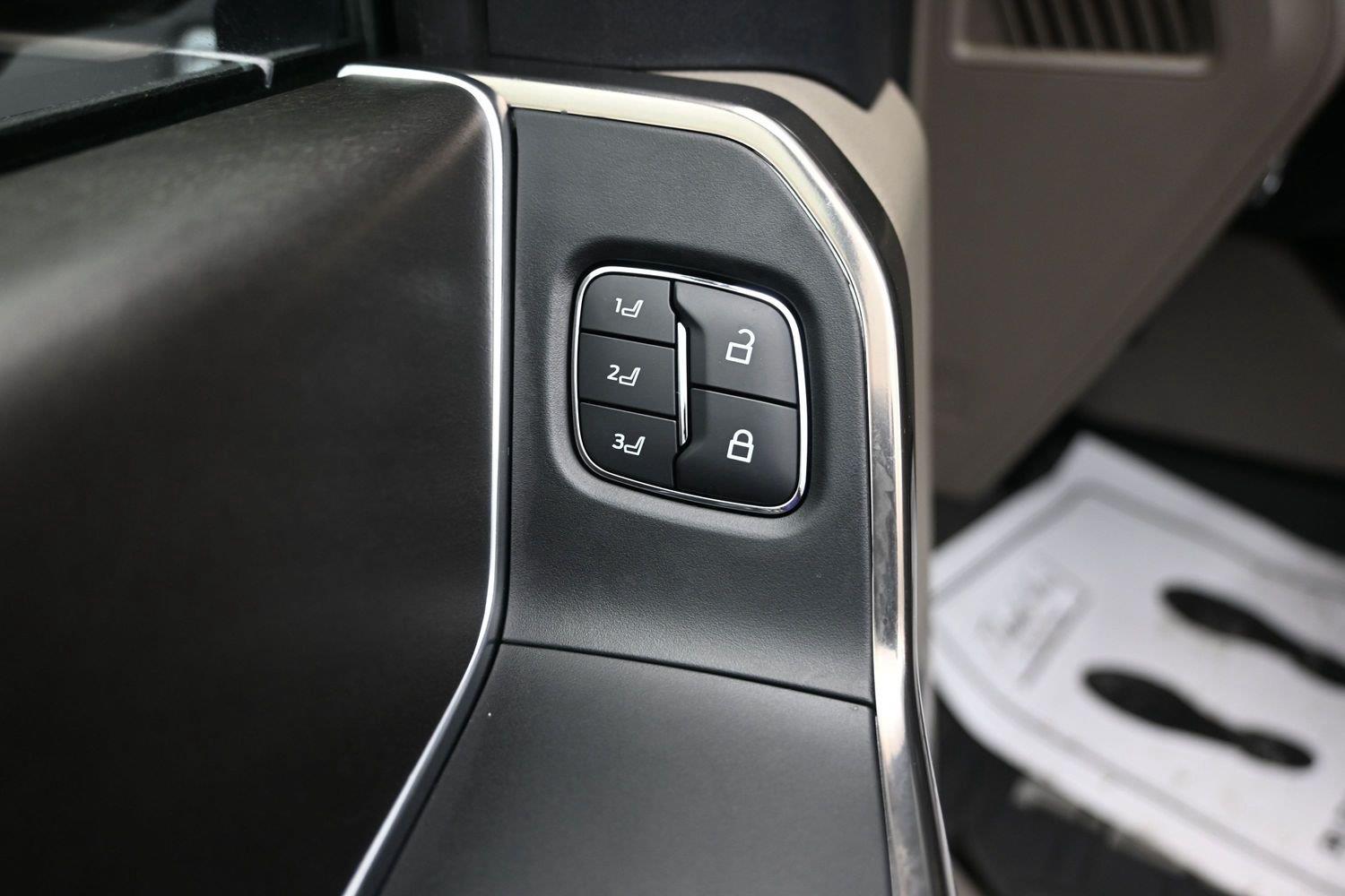Used 2025 Agate Black Ford Platinum image 26