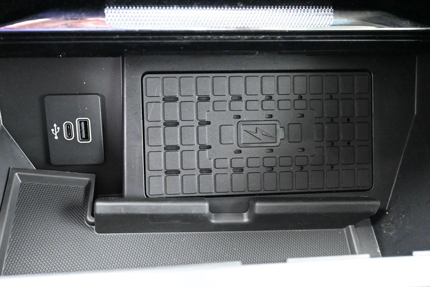 Used 2025 Agate Black Ford Platinum image 37