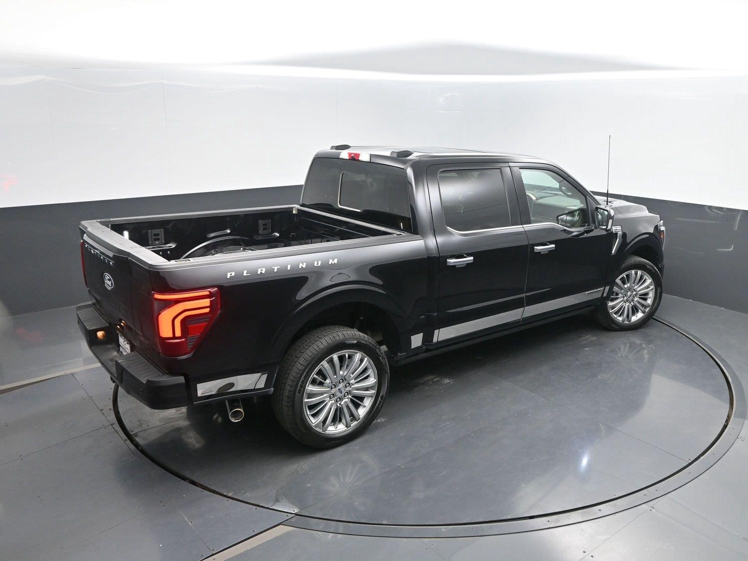 Used 2025 Agate Black Ford Platinum image 47