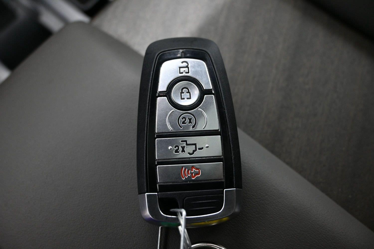 Used 2025 Agate Black Ford Platinum image 41