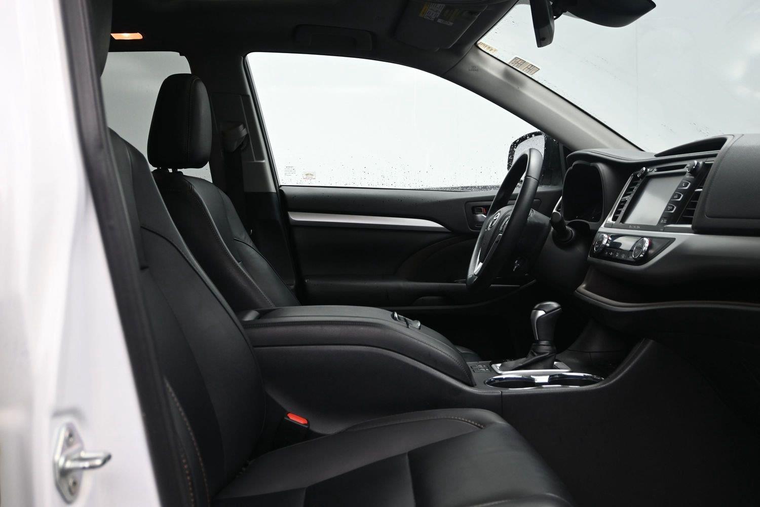 Used 2019 Blizzard Pearl Toyota XLE image 8