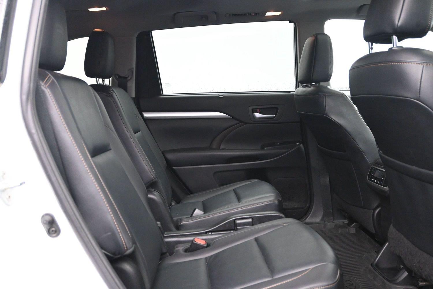 Used 2019 Blizzard Pearl Toyota XLE image 10