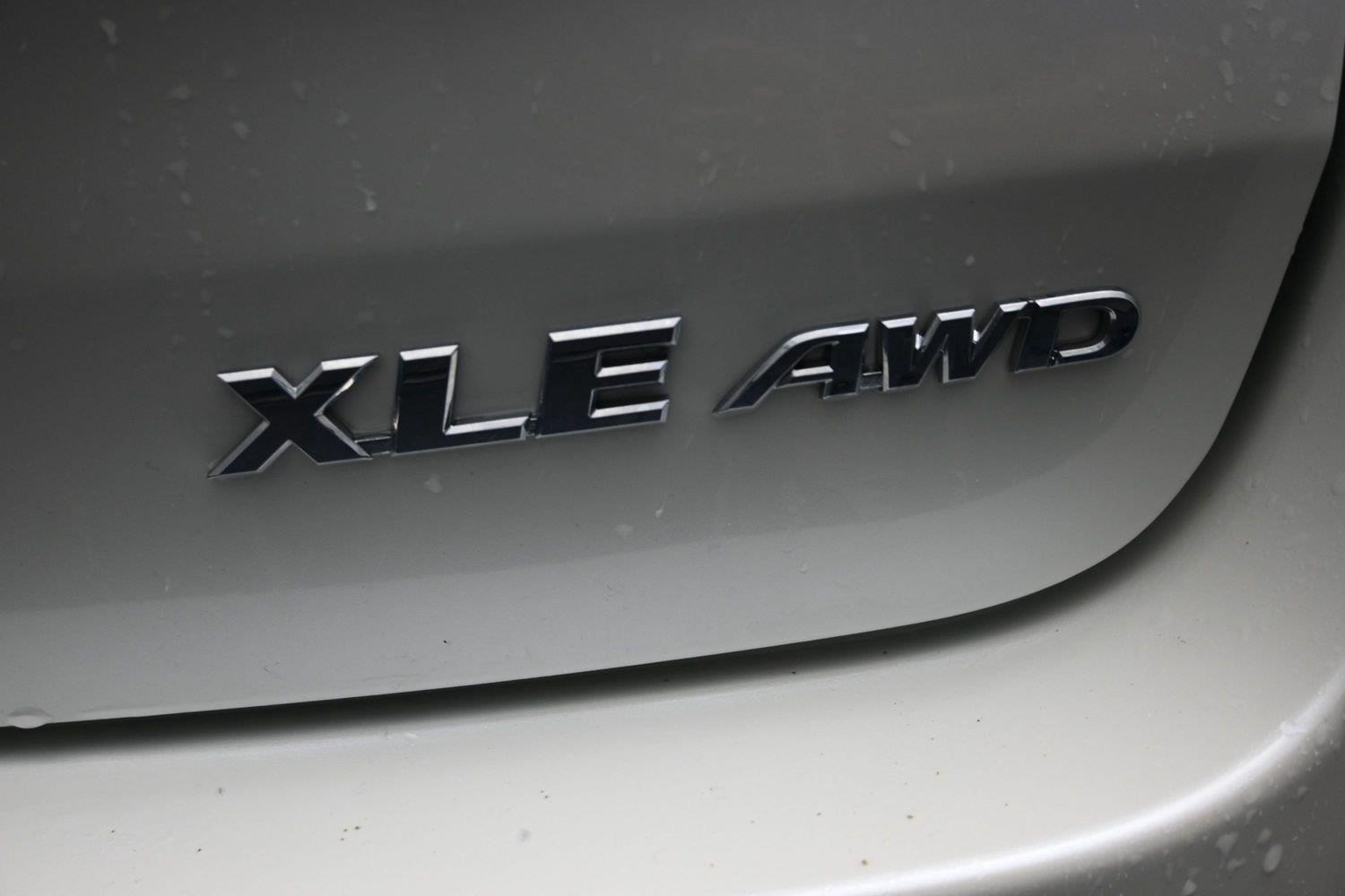 Used 2019 Blizzard Pearl Toyota XLE image 13