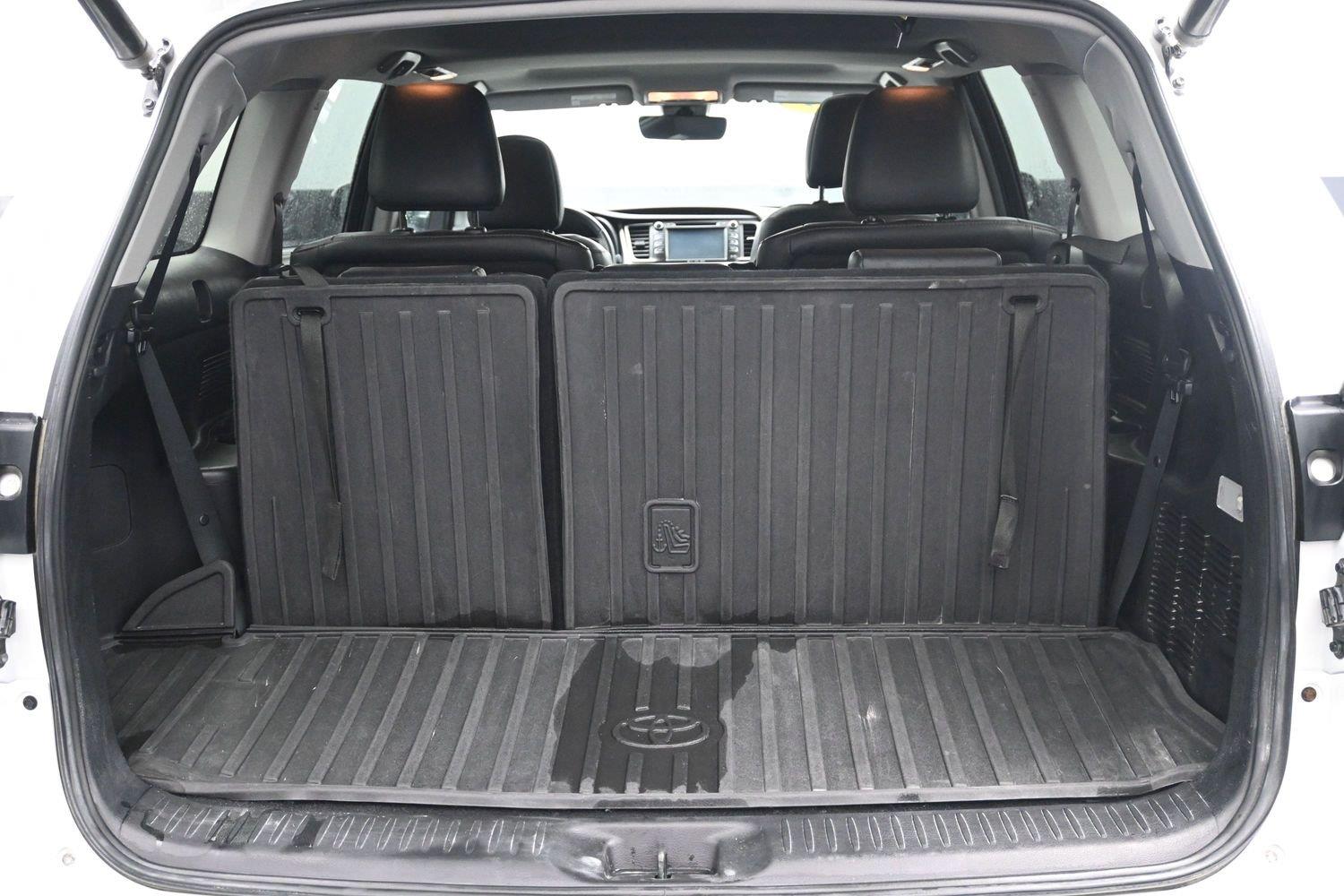 Used 2019 Blizzard Pearl Toyota XLE image 15