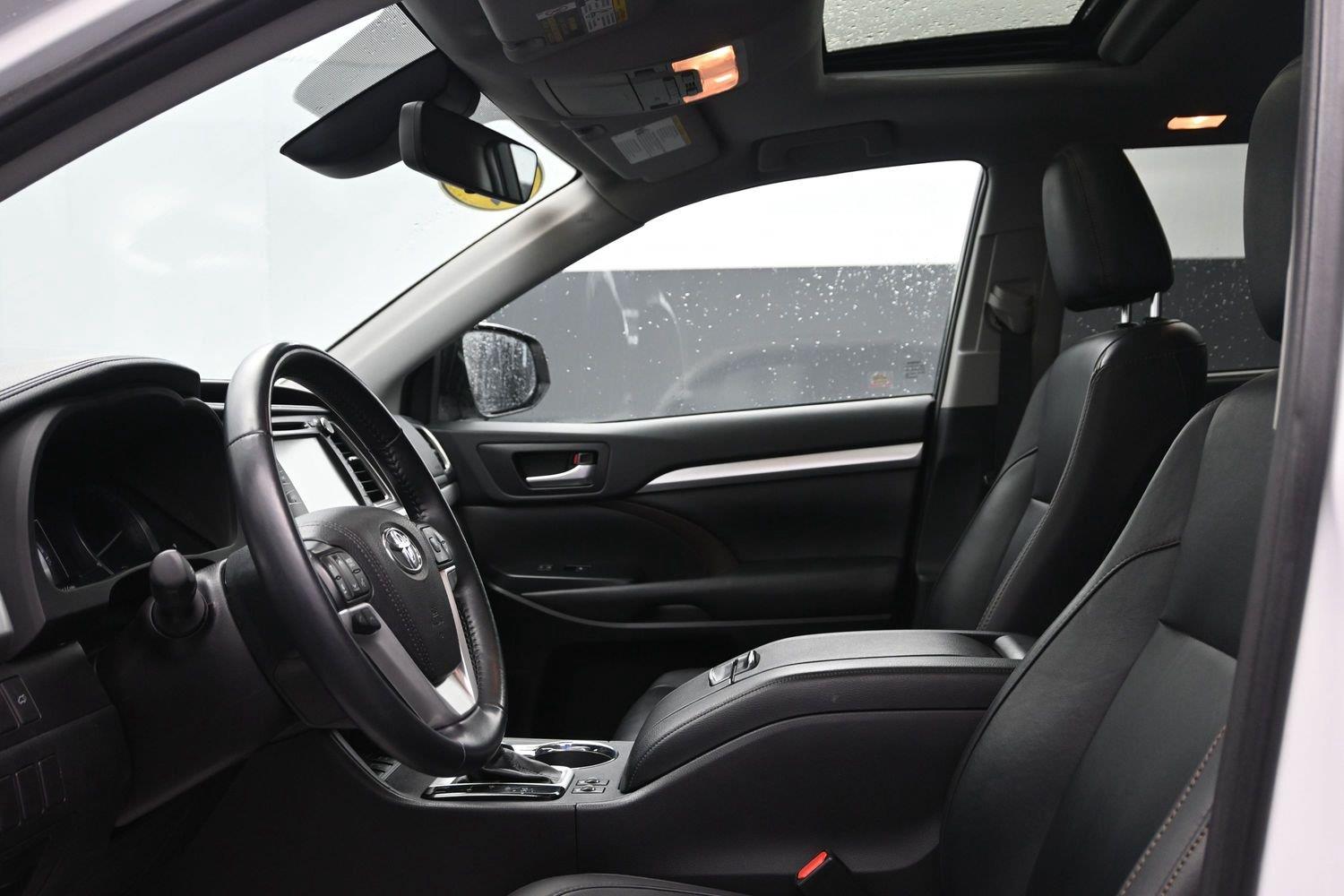 Used 2019 Blizzard Pearl Toyota XLE image 19