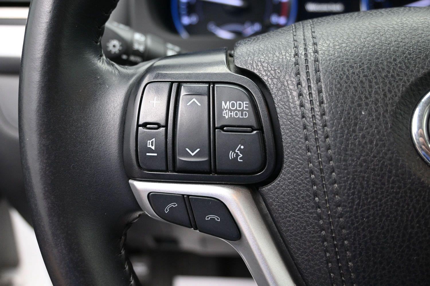 Used 2019 Blizzard Pearl Toyota XLE image 21
