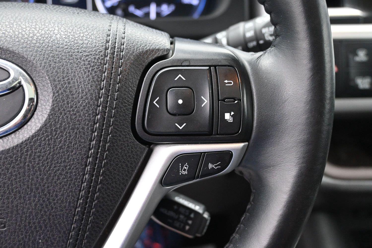 Used 2019 Blizzard Pearl Toyota XLE image 24