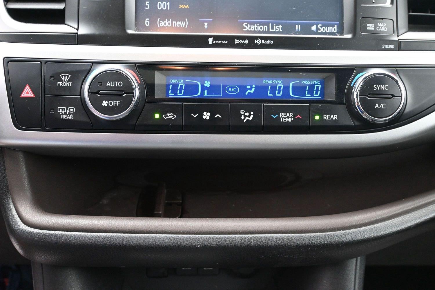 Used 2019 Blizzard Pearl Toyota XLE image 27