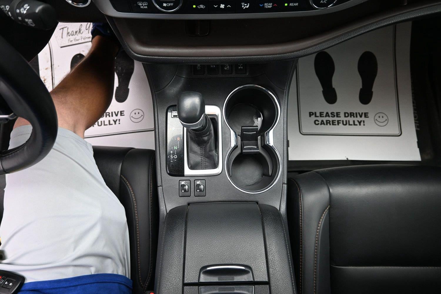 Used 2019 Blizzard Pearl Toyota XLE image 28