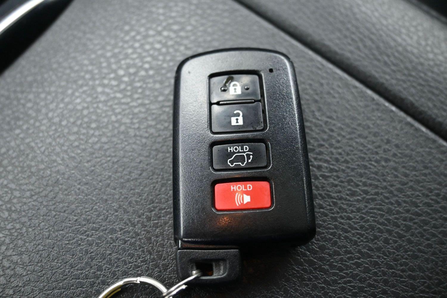 Used 2019 Blizzard Pearl Toyota XLE image 30