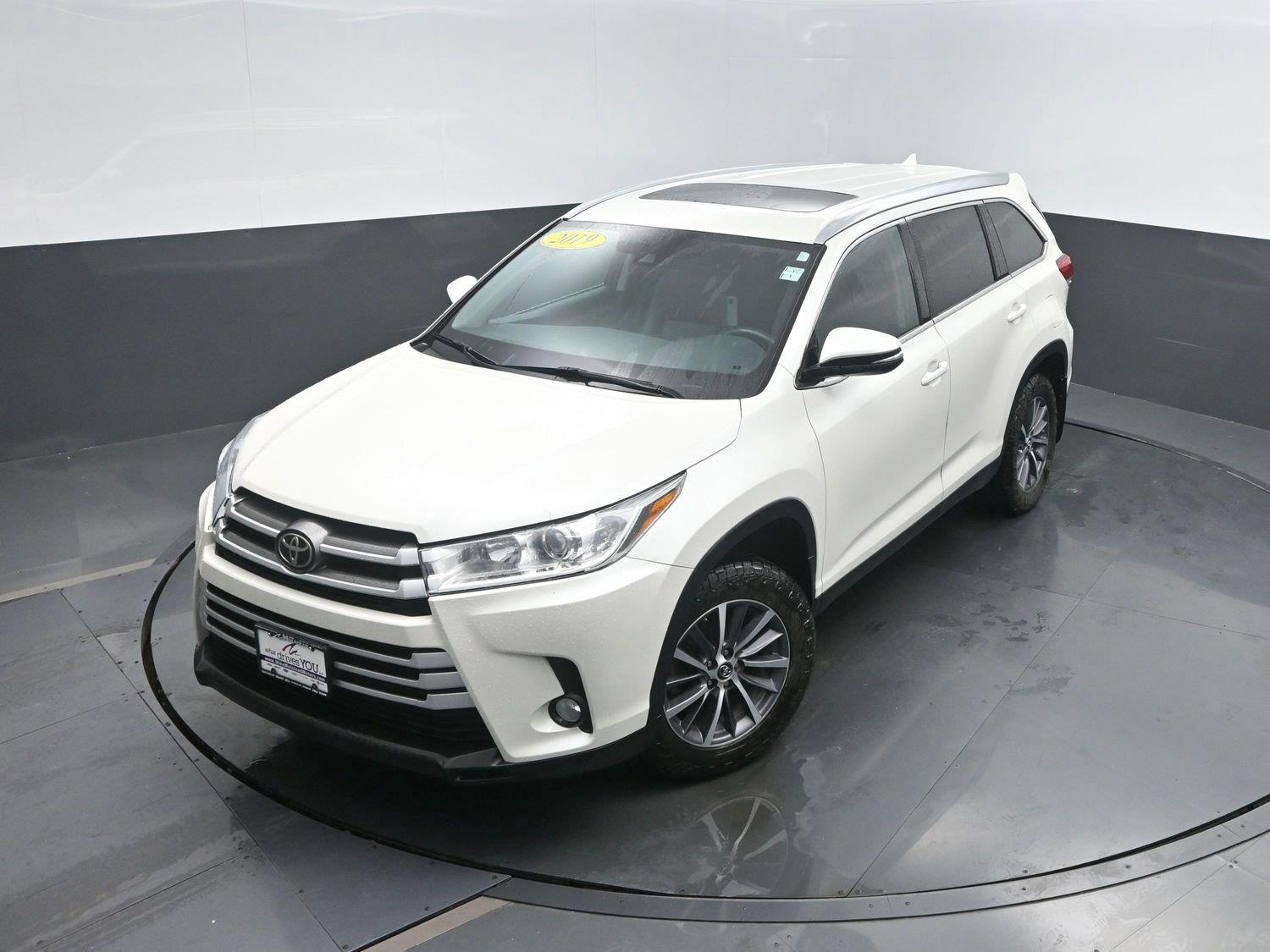 Used 2019 Blizzard Pearl Toyota XLE image 34