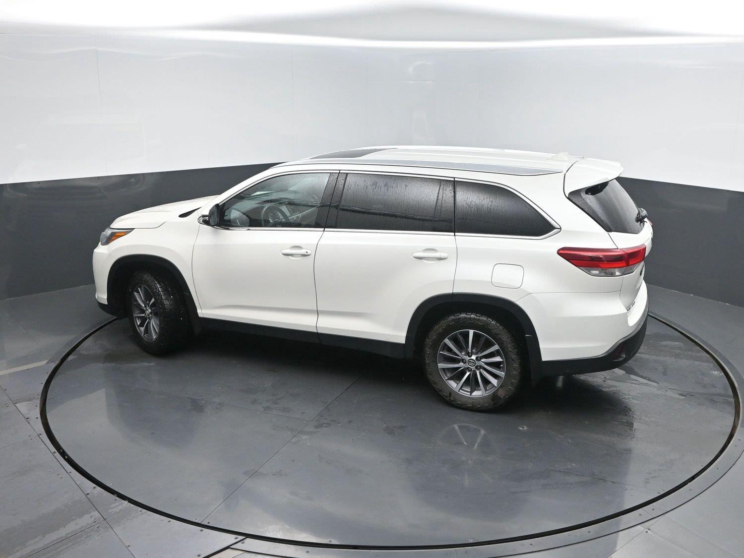 Used 2019 Blizzard Pearl Toyota XLE image 35