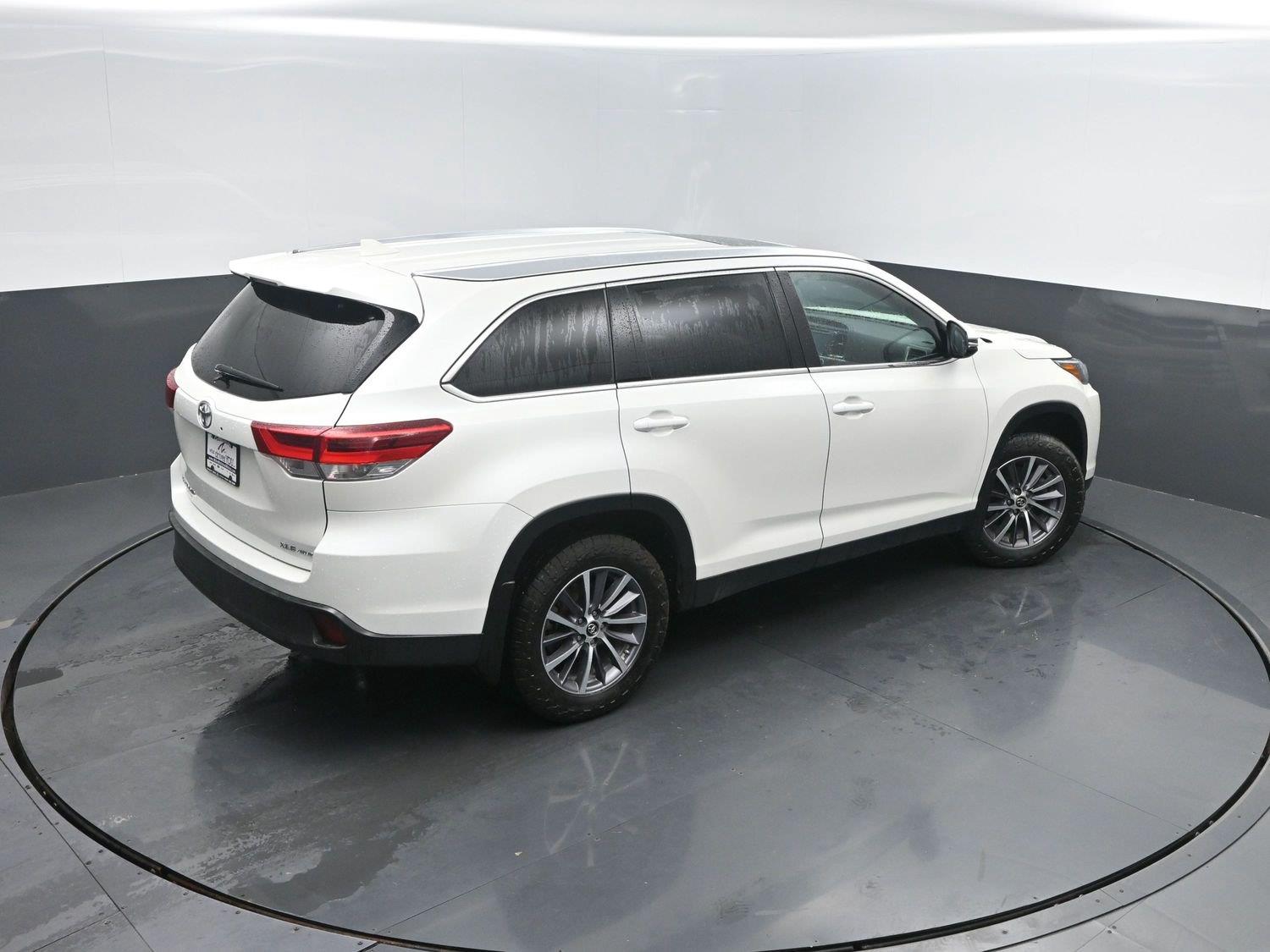 Used 2019 Blizzard Pearl Toyota XLE image 36