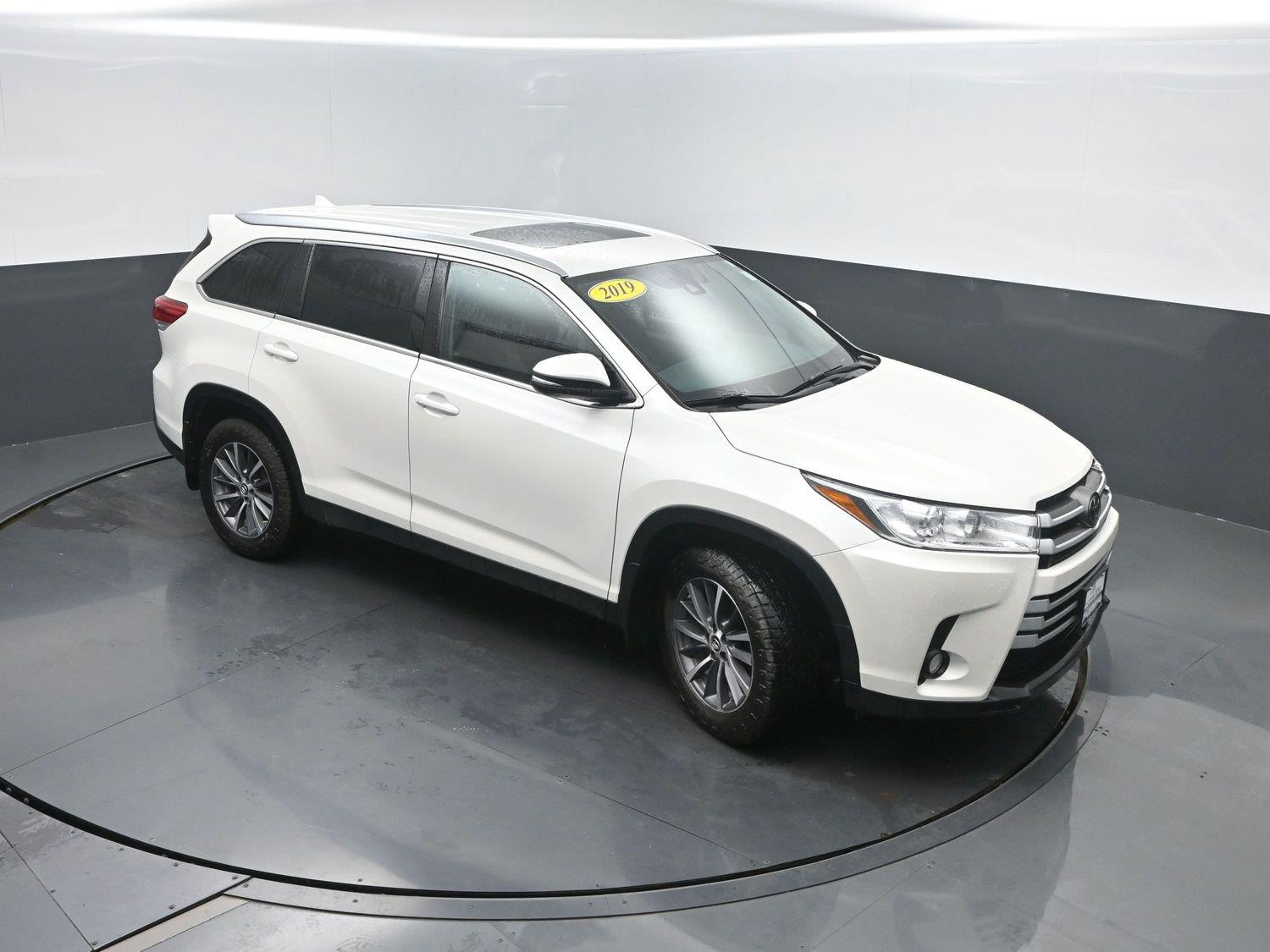 Used 2019 Blizzard Pearl Toyota XLE image 37