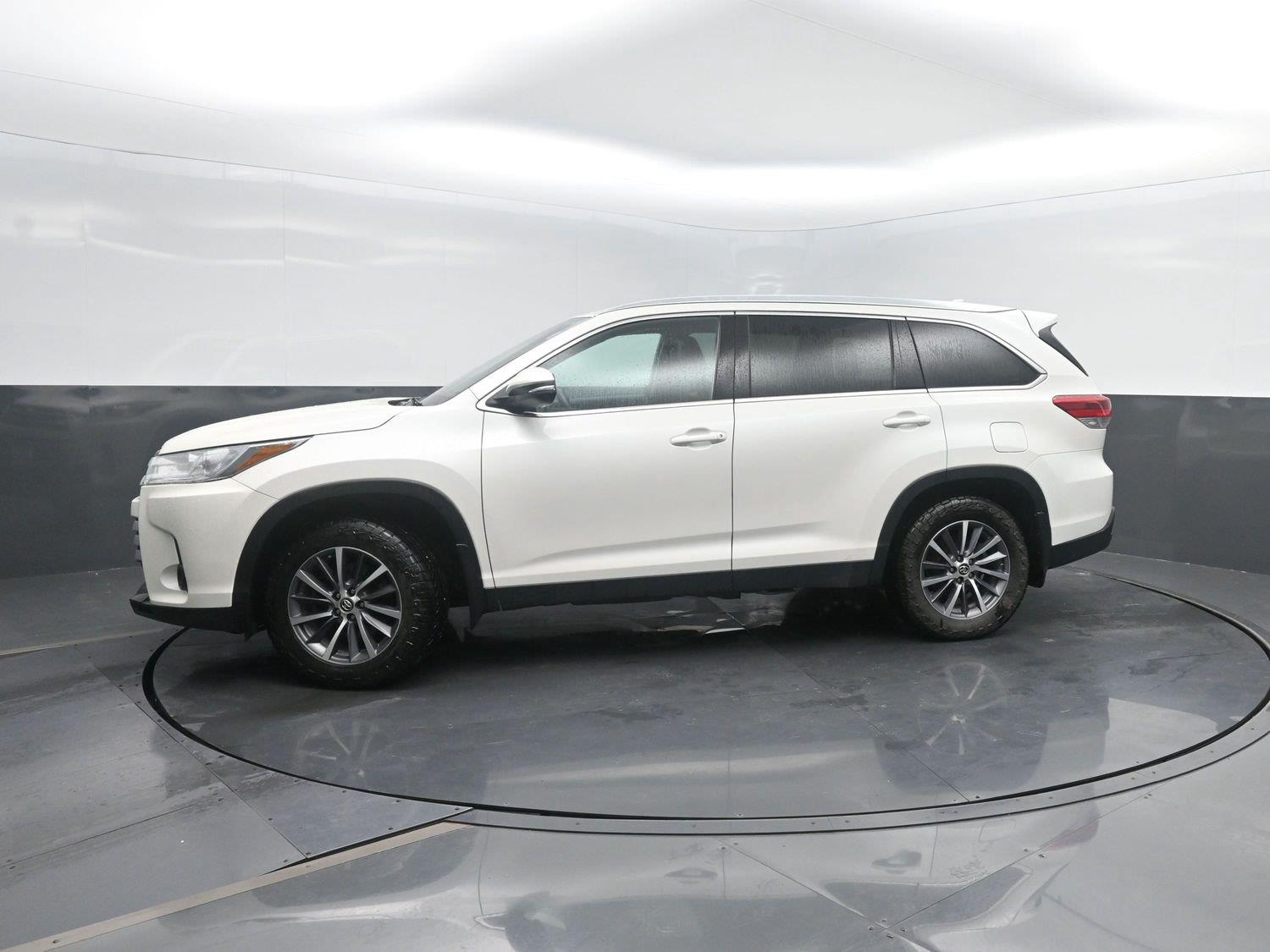 Used 2019 Blizzard Pearl Toyota XLE image 39