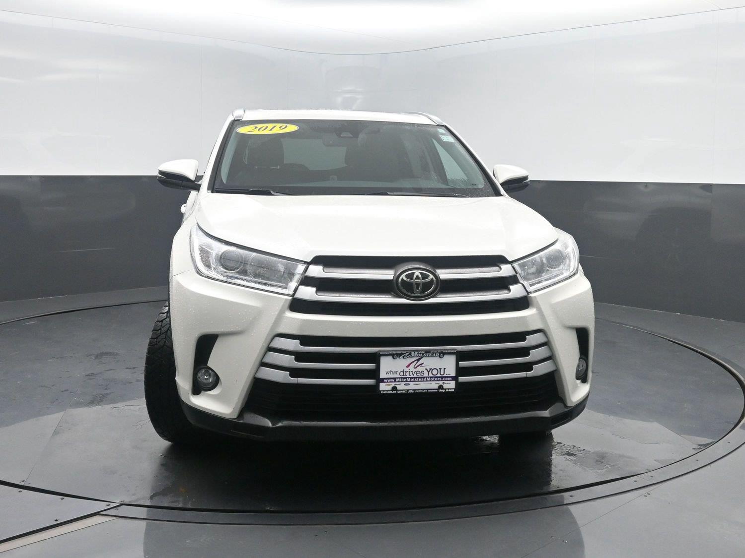 Used 2019 Blizzard Pearl Toyota XLE image 40