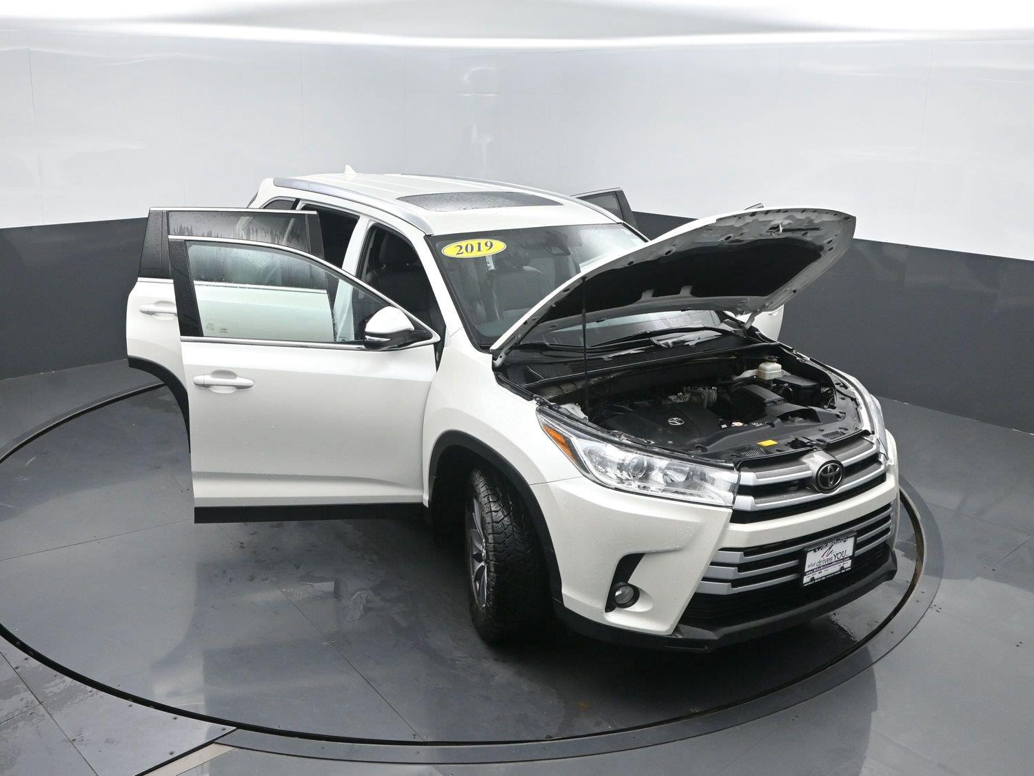 Used 2019 Blizzard Pearl Toyota XLE image 43
