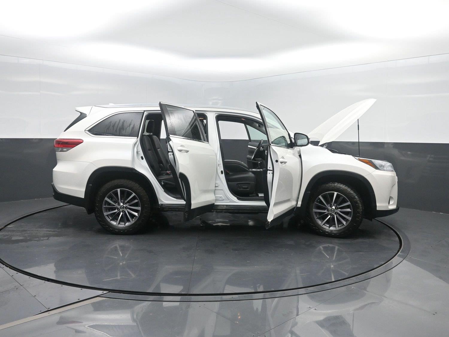 Used 2019 Blizzard Pearl Toyota XLE image 45