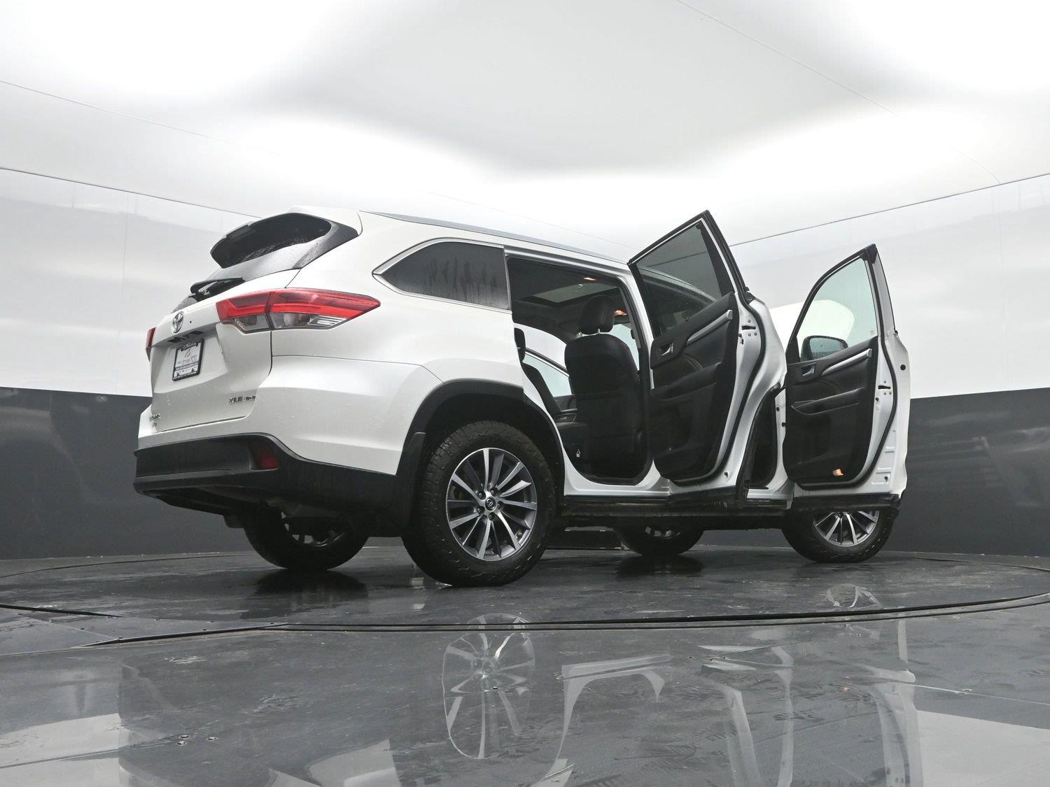 Used 2019 Blizzard Pearl Toyota XLE image 47