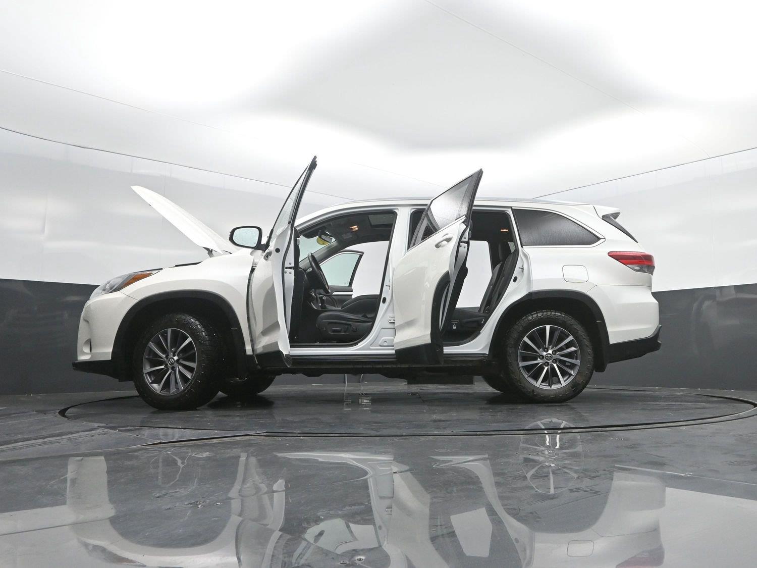 Used 2019 Blizzard Pearl Toyota XLE image 48