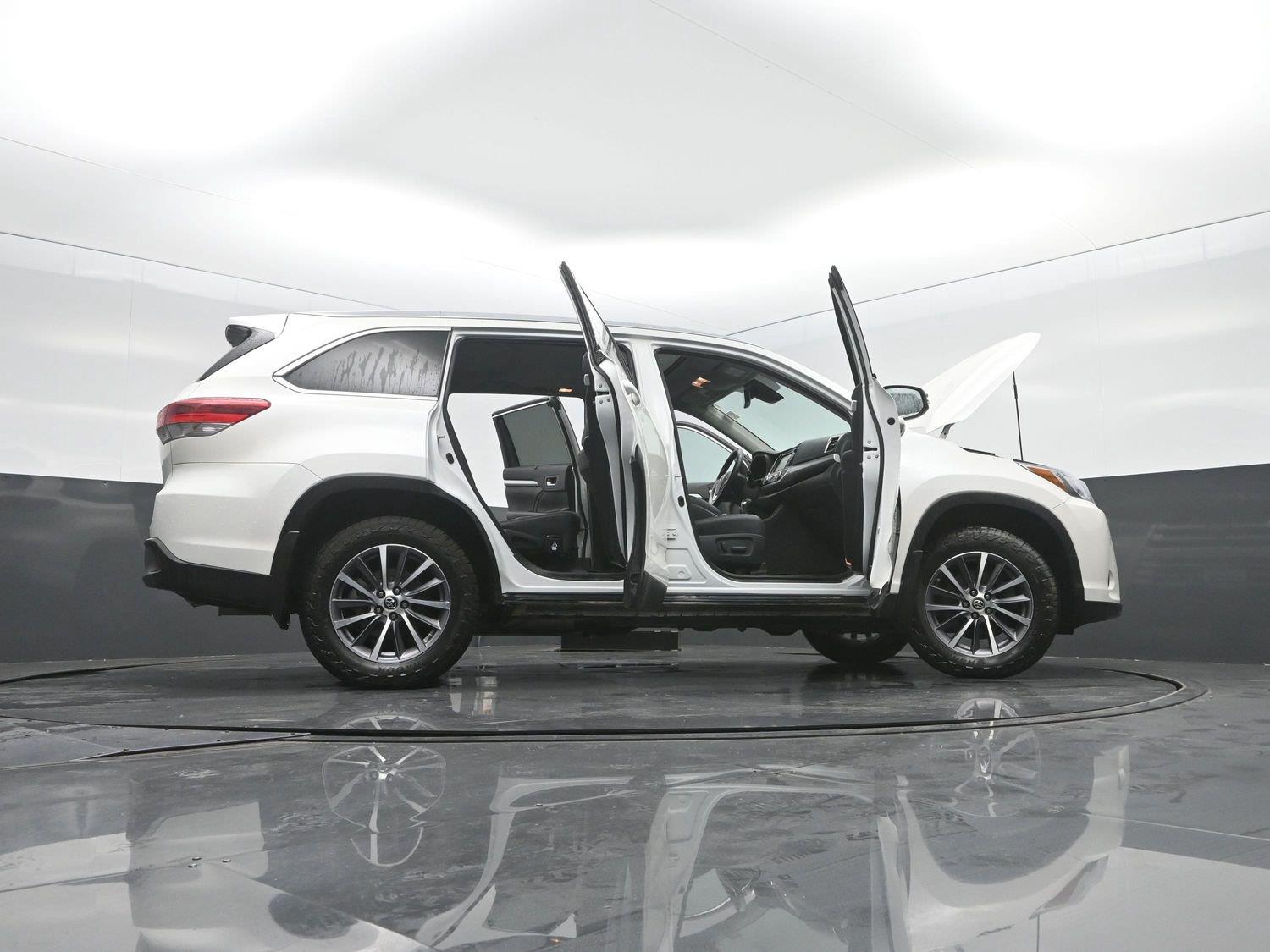 Used 2019 Blizzard Pearl Toyota XLE image 49
