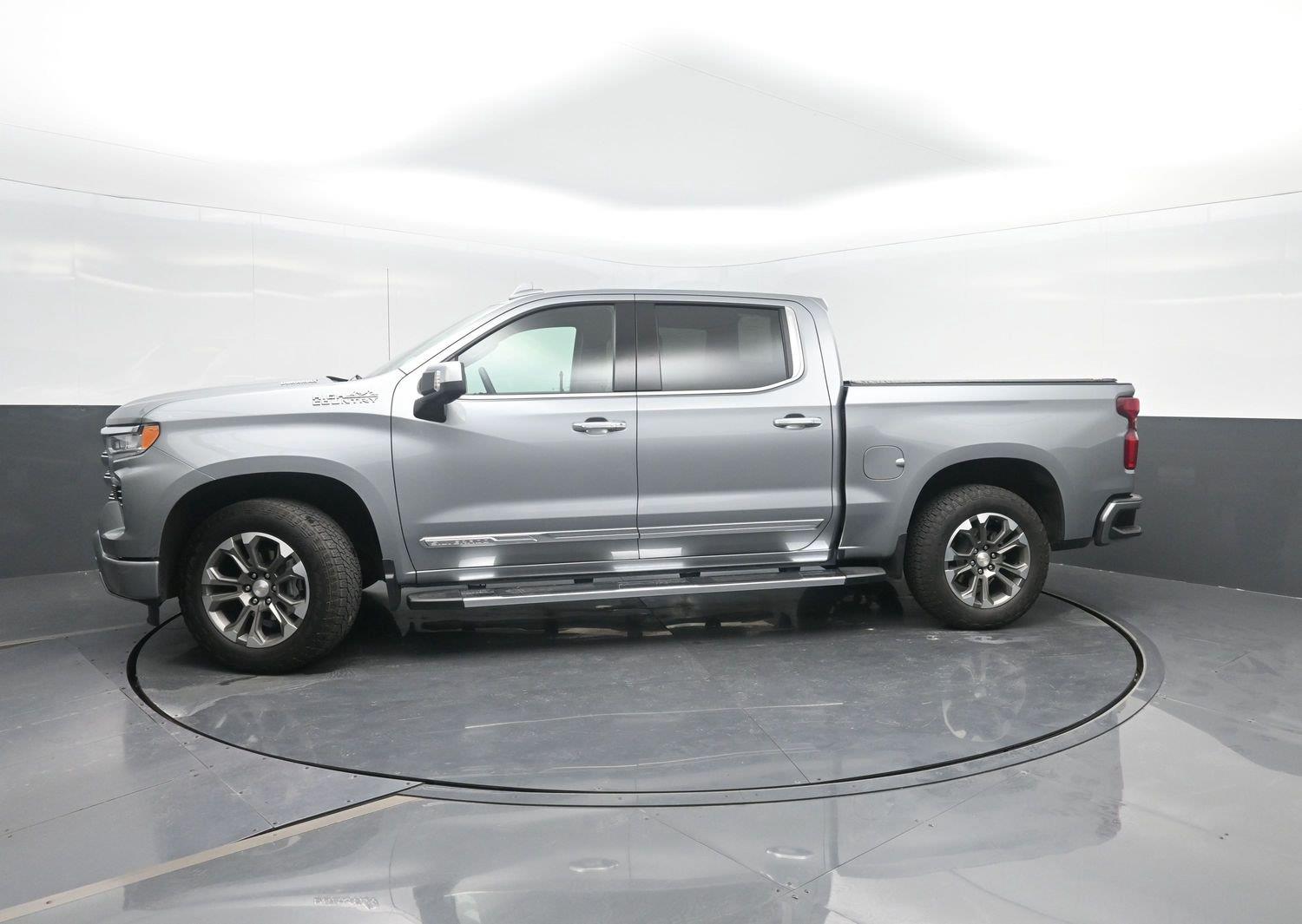 Sterling Gray Metallic 2024 Chevrolet Silverado 1500 Pickup Truck Four-Wheel Drive Automatic