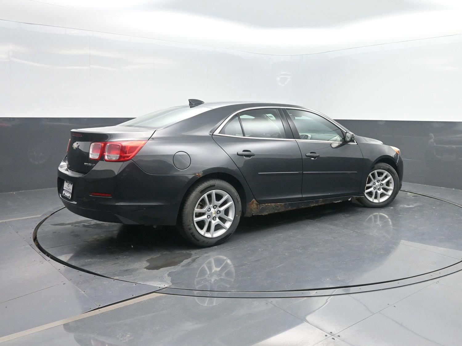 Used 2015 Ashen Gray Metallic Chevrolet LT image 2
