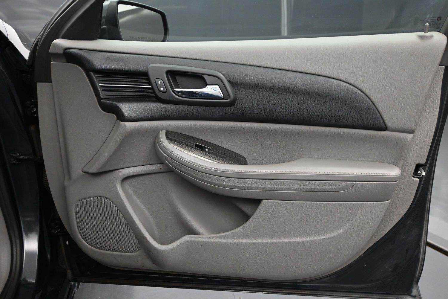 Used 2015 Ashen Gray Metallic Chevrolet LT image 6