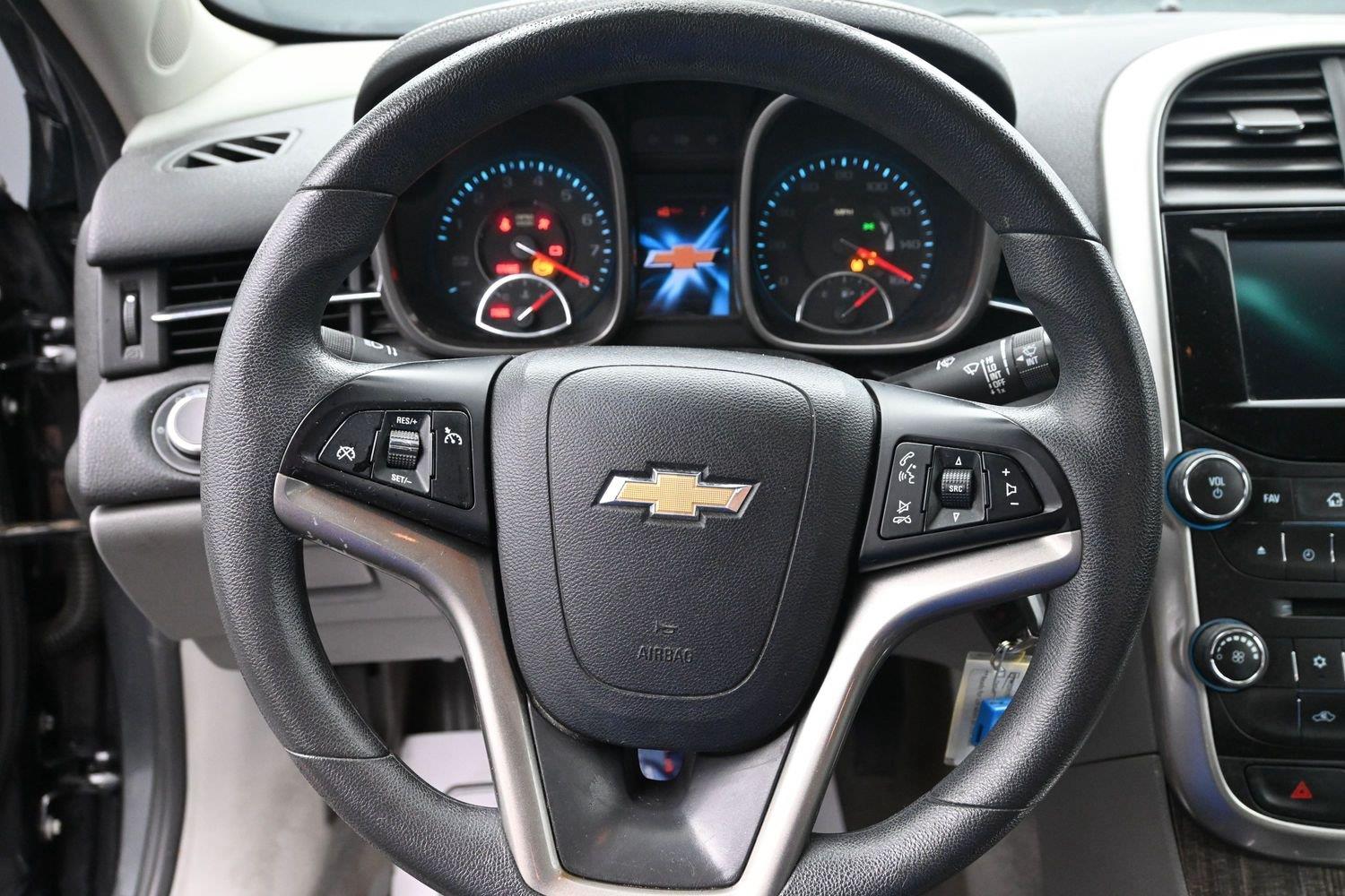 Used 2015 Ashen Gray Metallic Chevrolet LT image 17