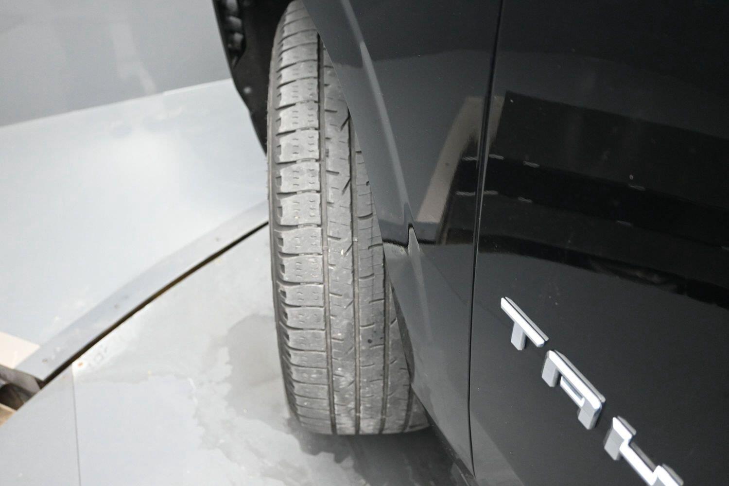 Used 2022 Black Chevrolet High Country image 5