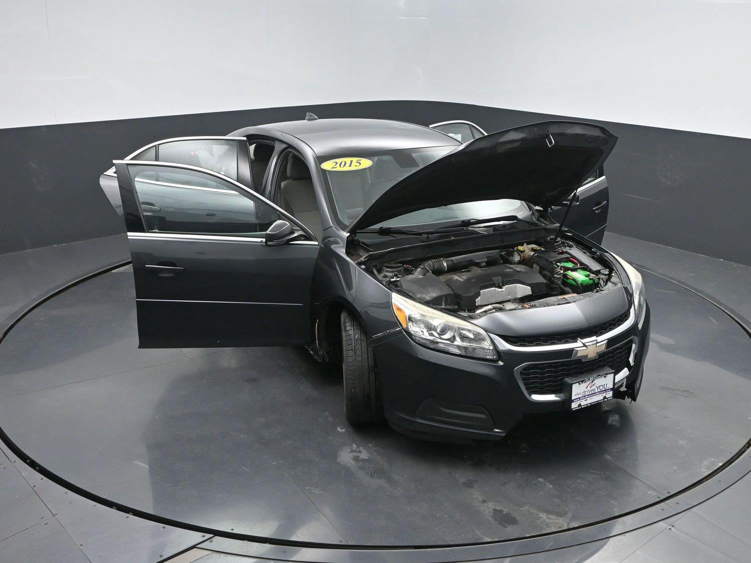 Used 2015 Ashen Gray Metallic Chevrolet LT image 37